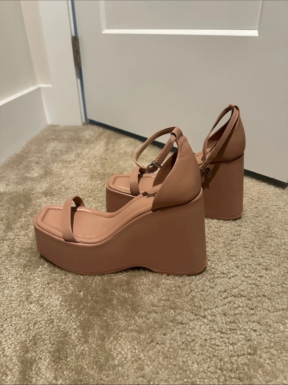 Schutz 7B nude ankle strap